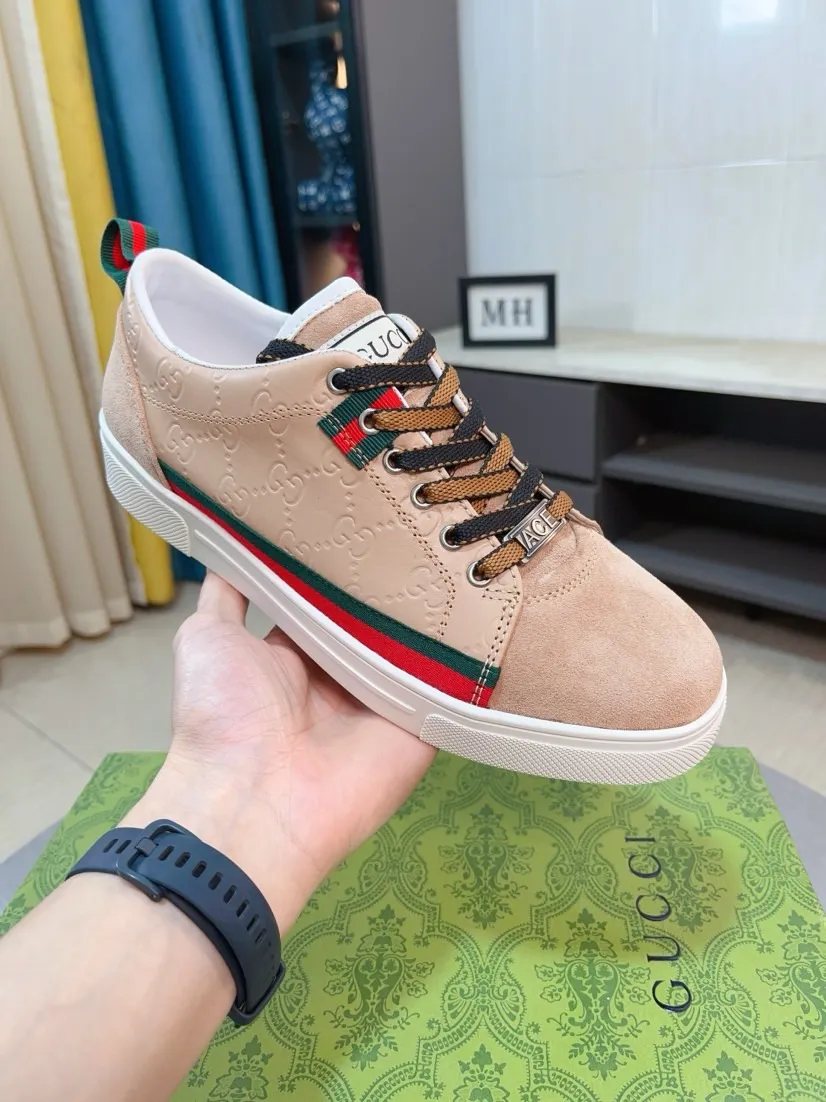Men's shoes 💰420🌸🌸[GUCCI] Gucci's new spring and summer slip-on loafers with cartoon characters, Fendi F's low-cut trendy men's shoes, 😈The upper is made of Italian 🇮🇹 imported sheep suede with Lafayette embroidered leather, full pigskin lining, original rubber non-slip outsole! The style is high-profile and elegant, and the upper is versatile and fashionable. 🇱🇾🇱🇾A large number of ready-made and reposted pictures will be sold! 38-44,